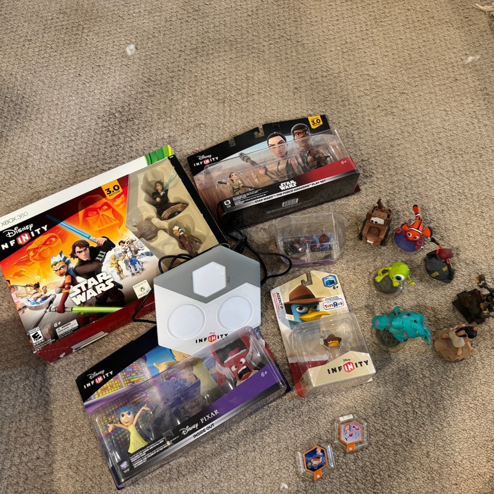 Disney Infinity Star‎ Wars 3.0 Xbox 360 Starter Pack  and Misc characters